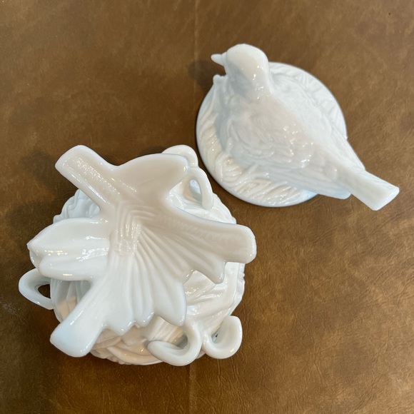 Vintage Westmoreland Milk Glass Bird in Nest Covered Candy/Trinket Dish - Picture 8 of 9